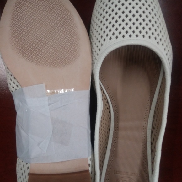 Tory Burch Shoes - Tory Burch Whitaker ballet flats in Ivory size 10
